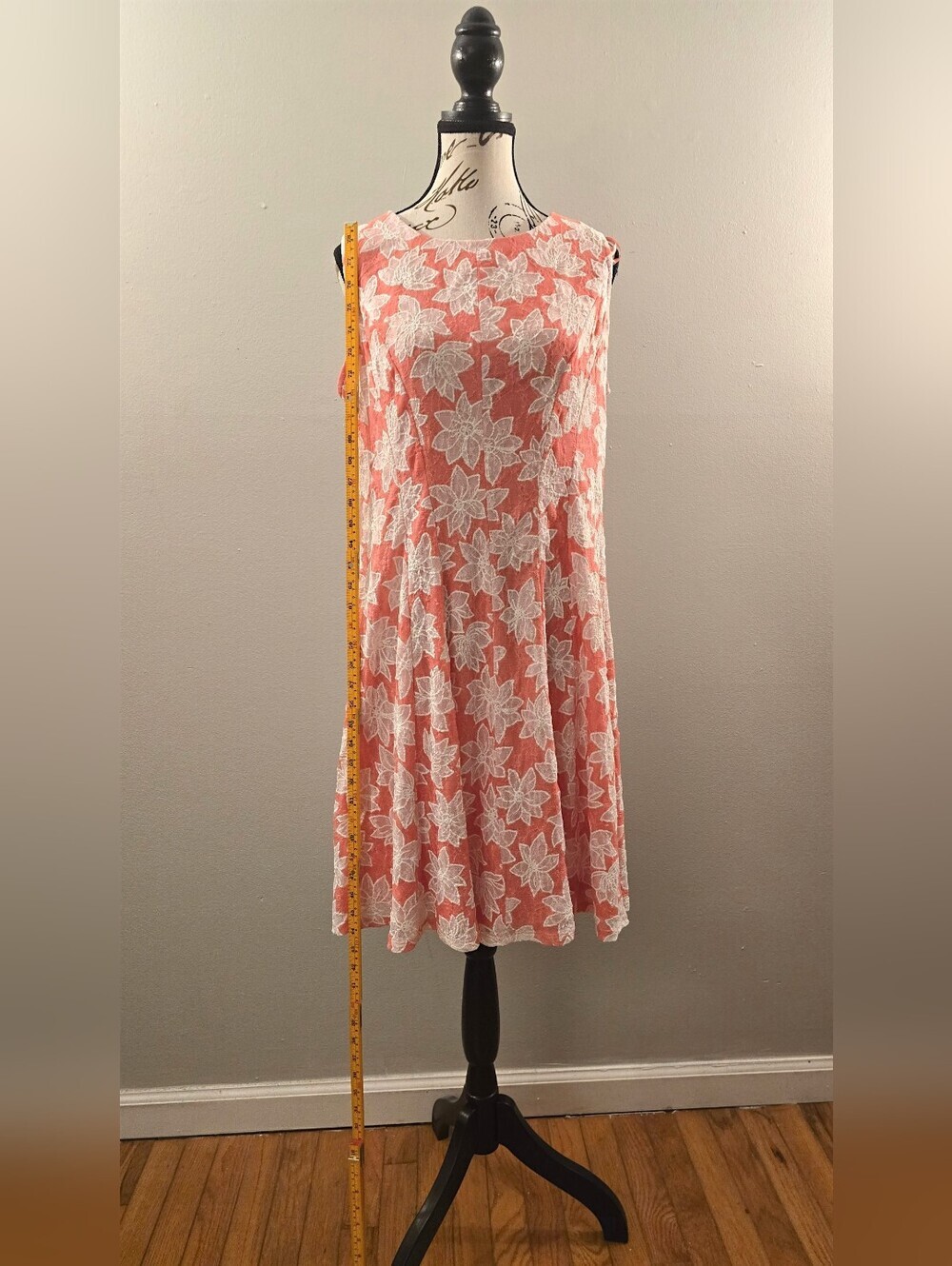 Sleeveless Coral Floral Midi Dress with White Lace Print - Picture 7 of 9